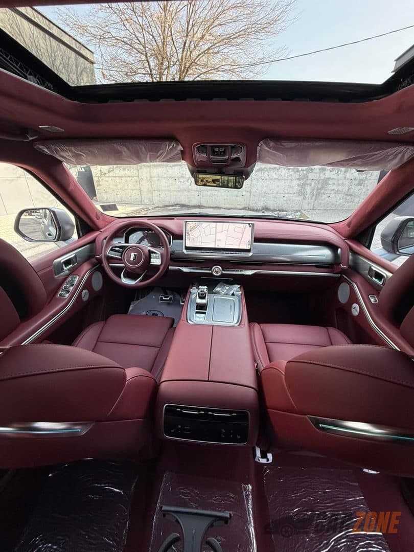 2026 Tank Tank 700 Flagship thumbnail 9