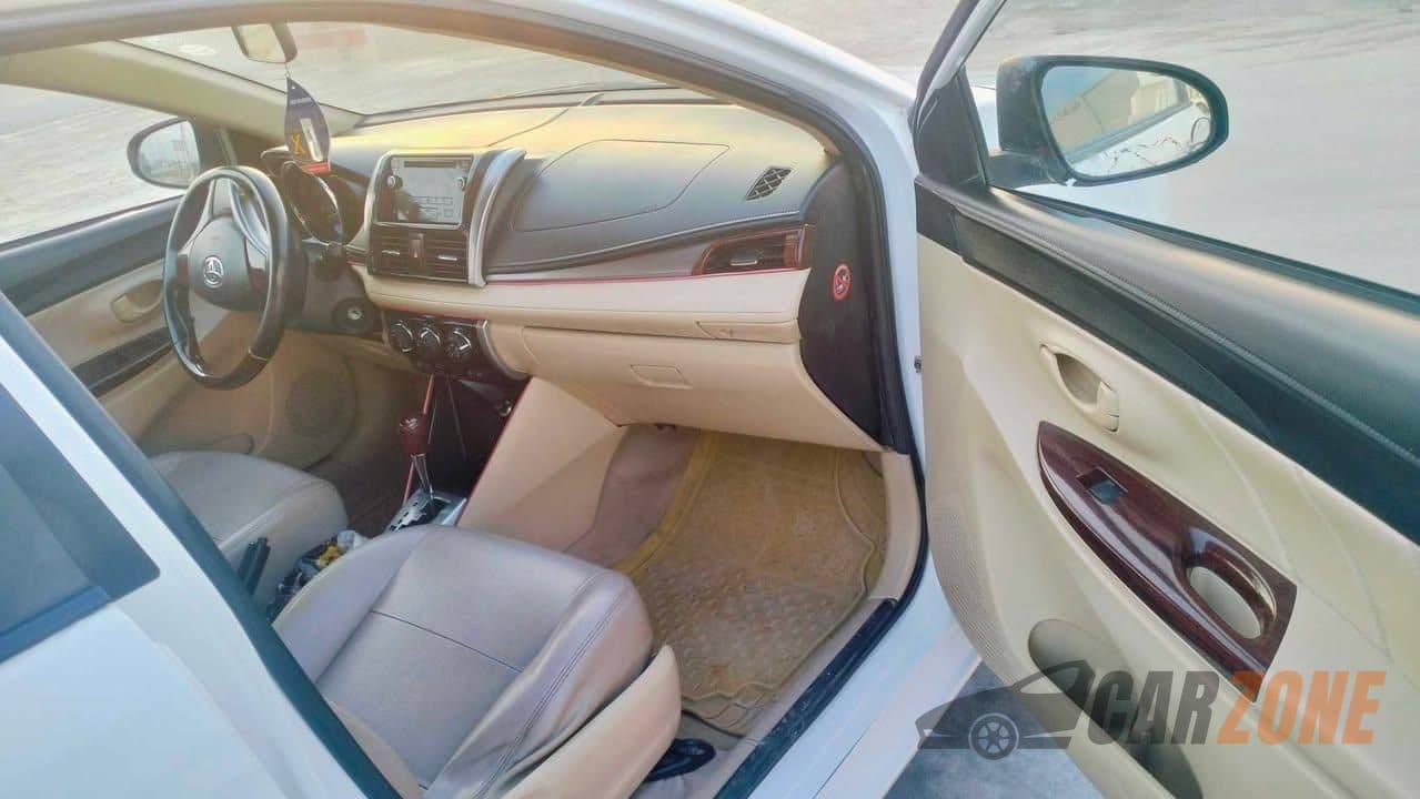 2014 Toyota Yaris L thumbnail 3