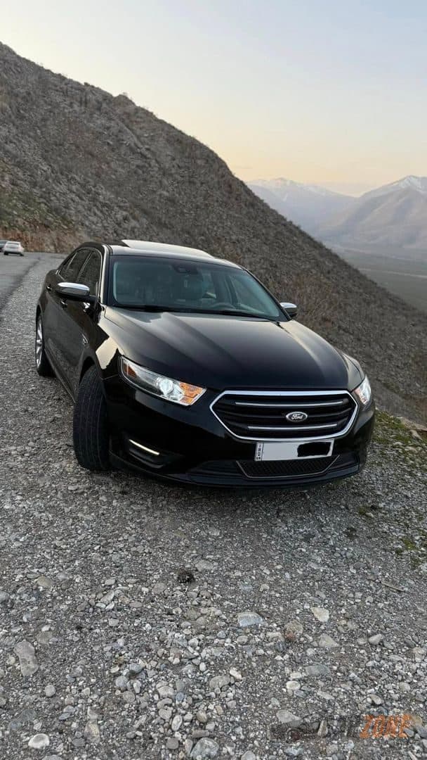 2014 Ford Taurus Limited thumbnail 2