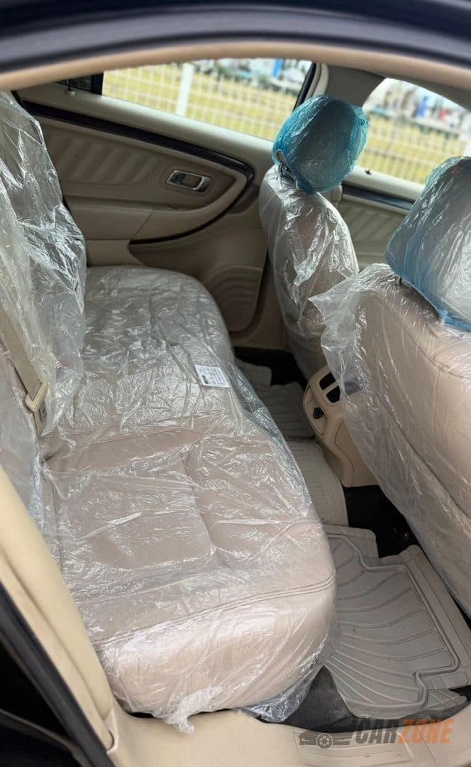 2014 Ford Taurus Limited thumbnail 4