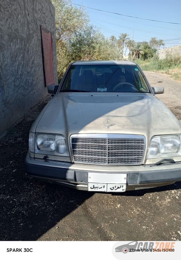 1991 Mercedes-Benz E-Class Base thumbnail 8