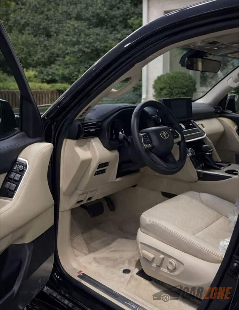 2025 Toyota Land Cruiser GXR thumbnail 3