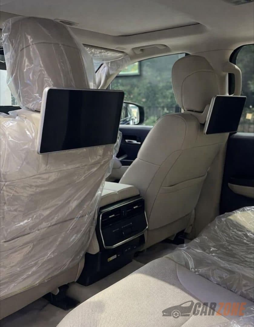 2025 Toyota Land Cruiser GXR thumbnail 5