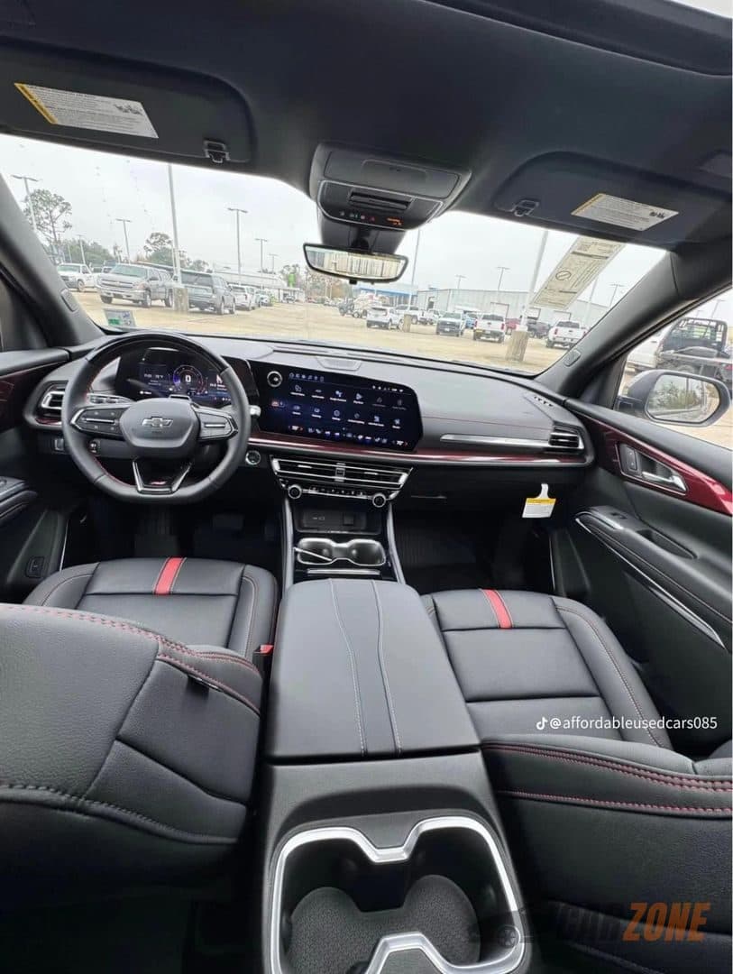 2024 Chevrolet Traverse RS thumbnail 2