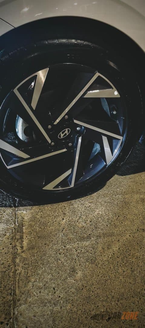 2024 هيونداي إيلنترا Base thumbnail 3