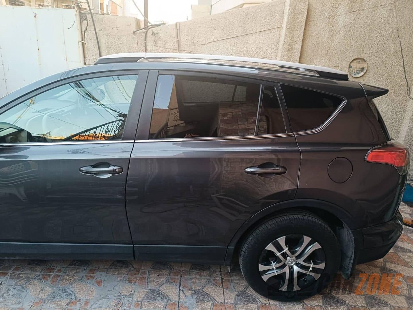 2018 تويوتا راف 4 LE thumbnail 3