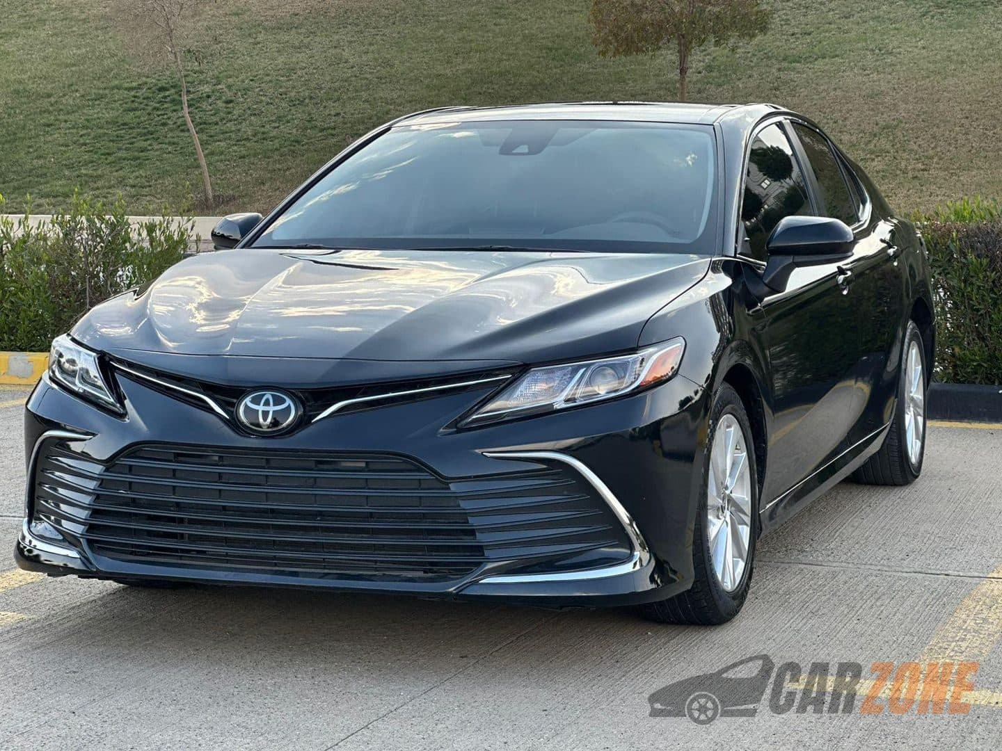 2023 Toyota Camry LE thumbnail 2