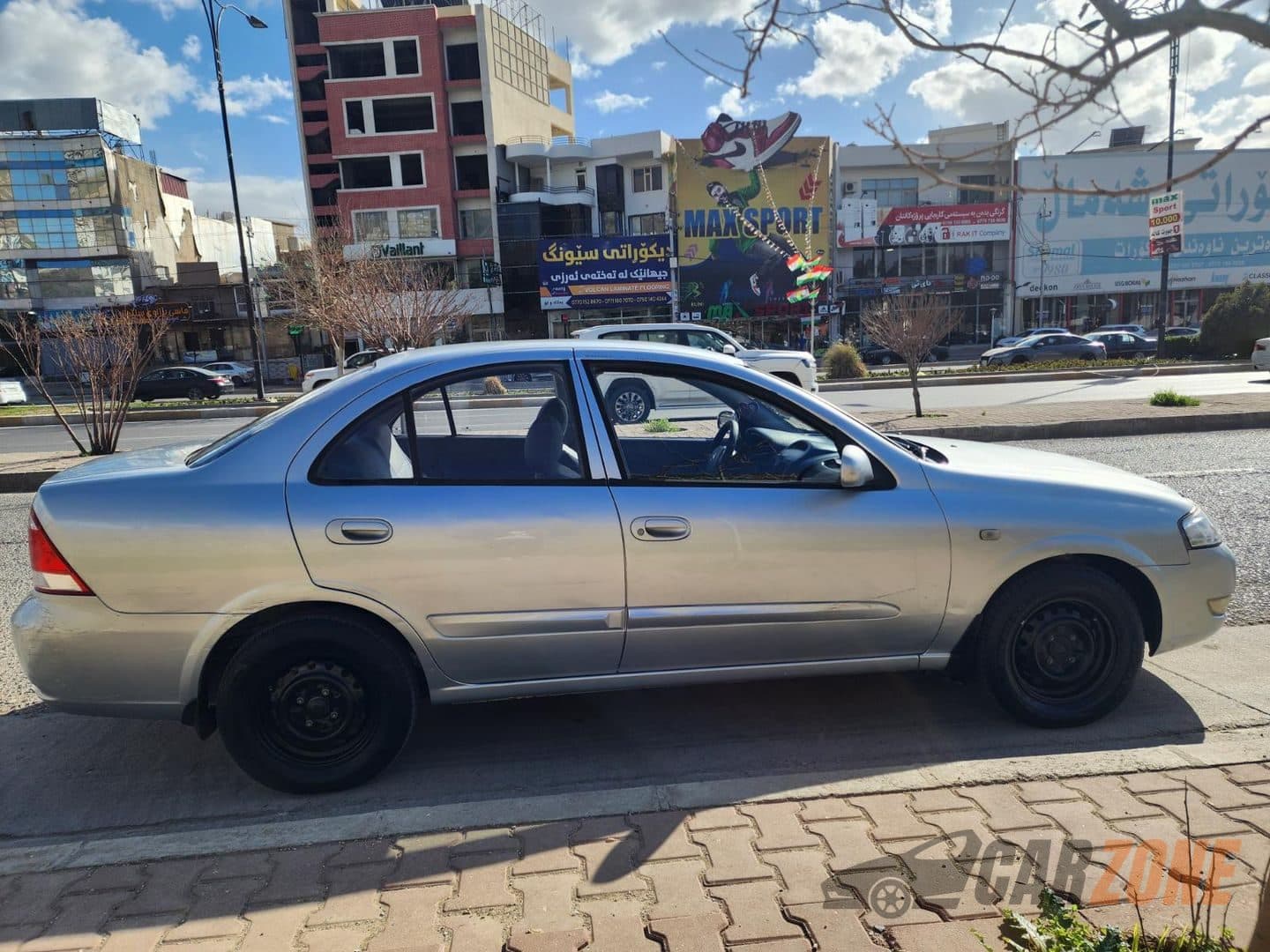 2011 نيسان صني thumbnail 4