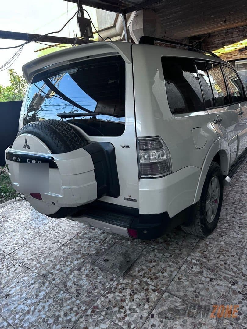 2008 ميتسوبيشي باجيرو thumbnail 2