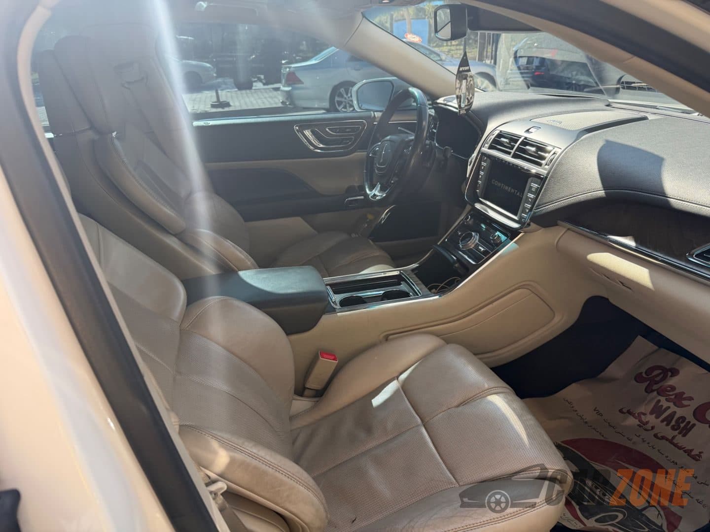 2018 Lincoln Continental Reserve thumbnail 4