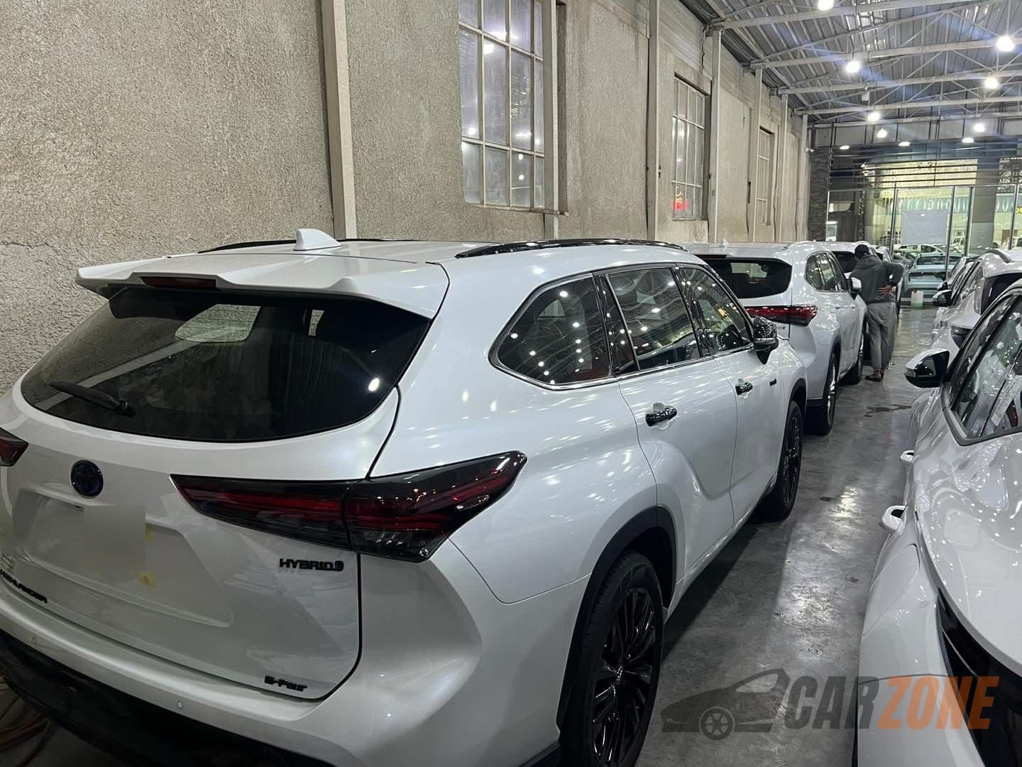 2023 تويوتا هايلاندر Platinum thumbnail 4