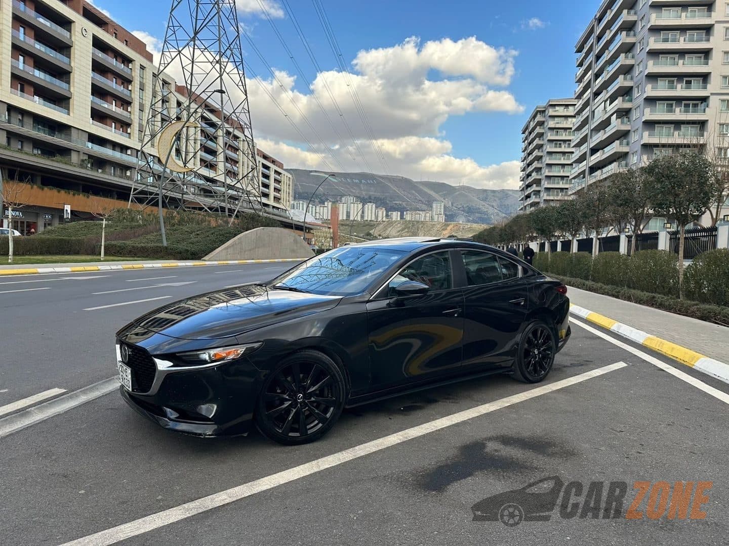 2022 Mazda Mazda3 Premium thumbnail 2