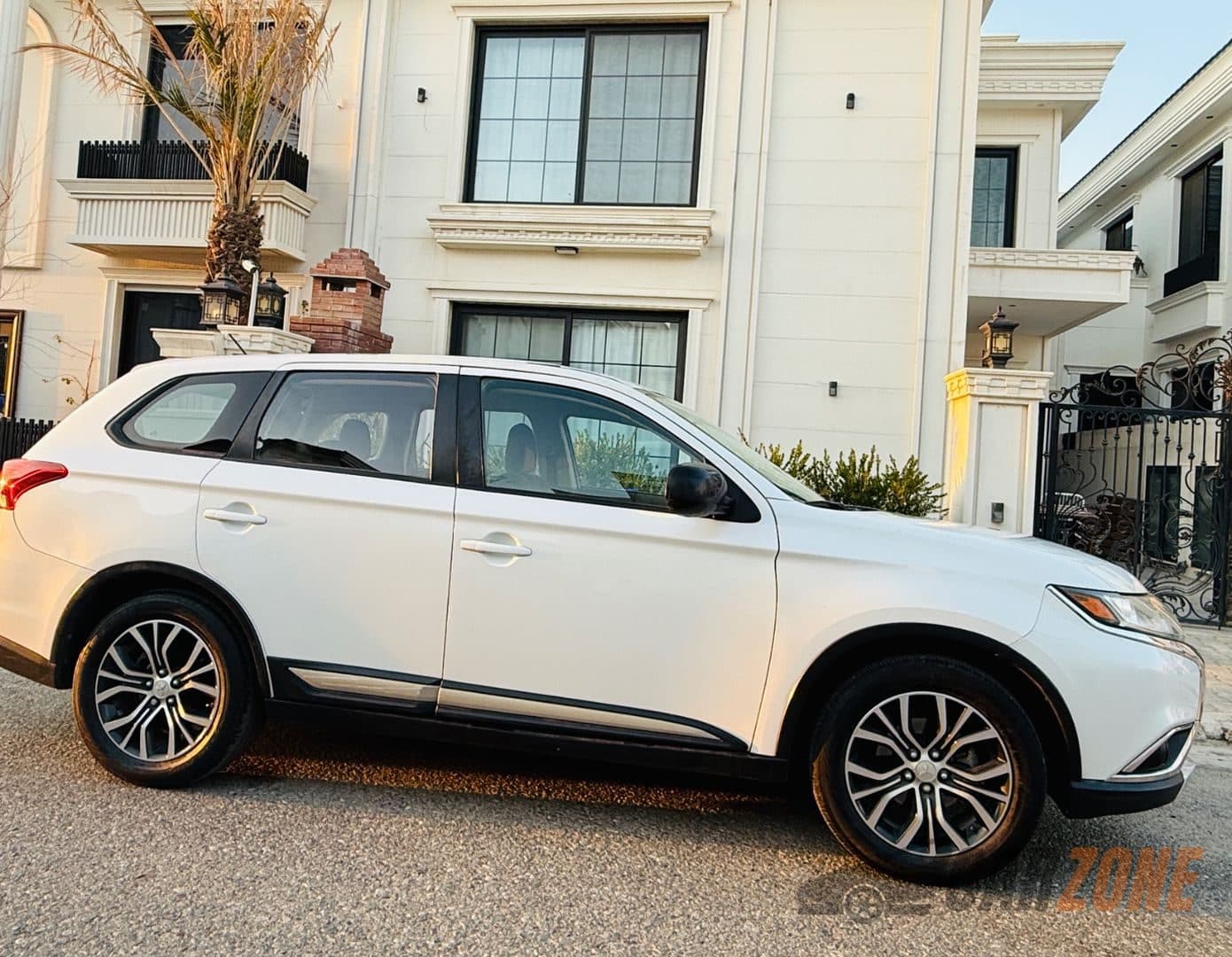 ميتسوبيشي أوتلاندر