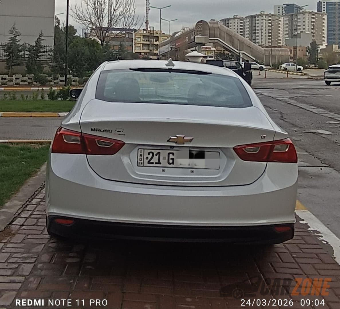 2017 Chevrolet Malibu LT thumbnail 3