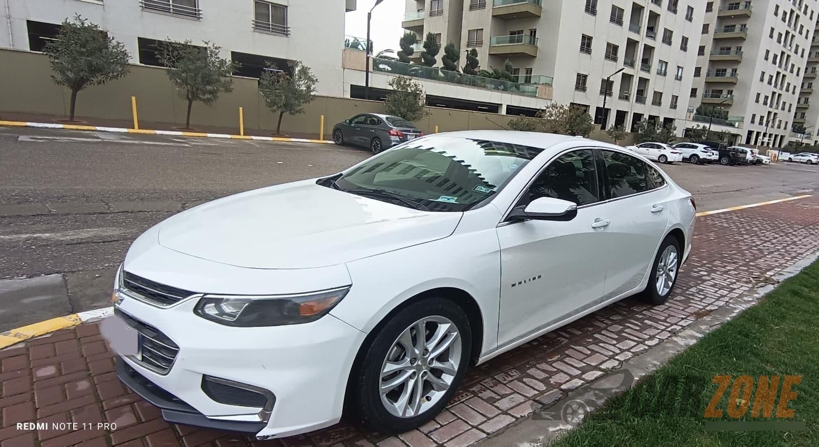 2017 Chevrolet Malibu LT thumbnail 4