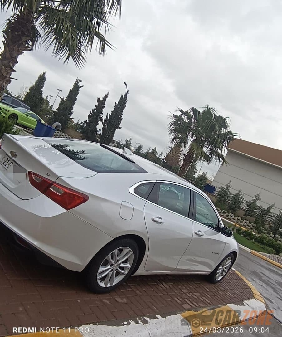 2017 Chevrolet Malibu LT thumbnail 5