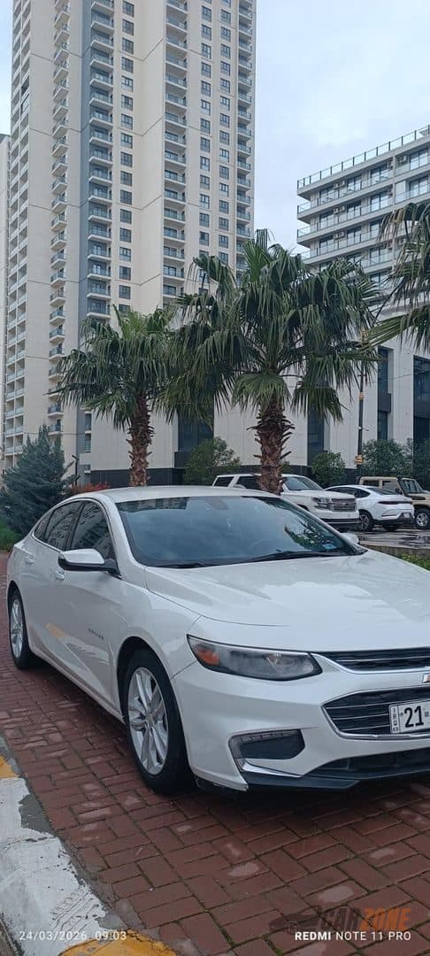 2017 Chevrolet Malibu LT thumbnail 9