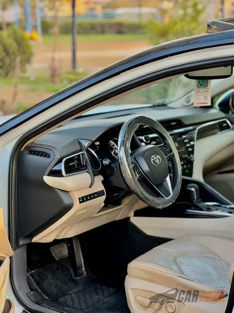 2018 Toyota Camry XLE thumbnail 5