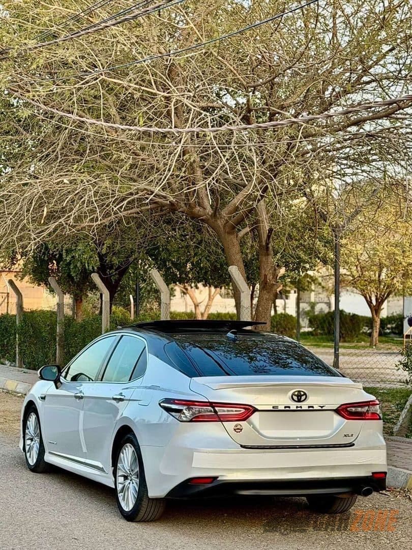2018 Toyota Camry XLE thumbnail 4