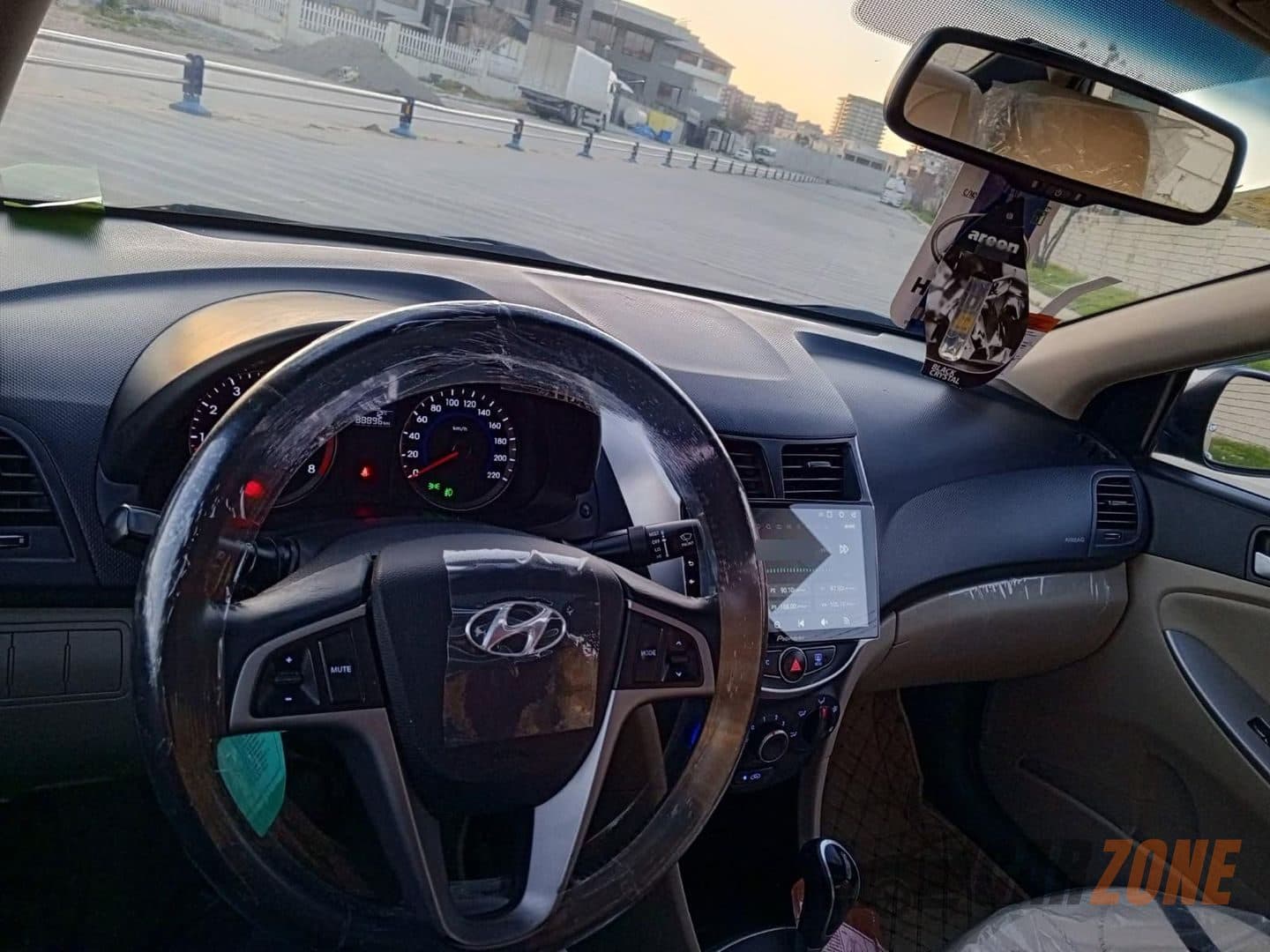 2016 هيونداي أكسنت Limited thumbnail 6