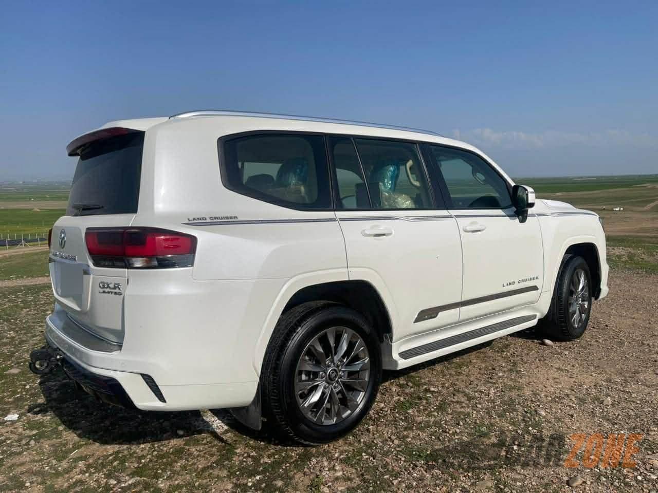 2023 تۆیۆتا لاند کروزەر GXR thumbnail 3