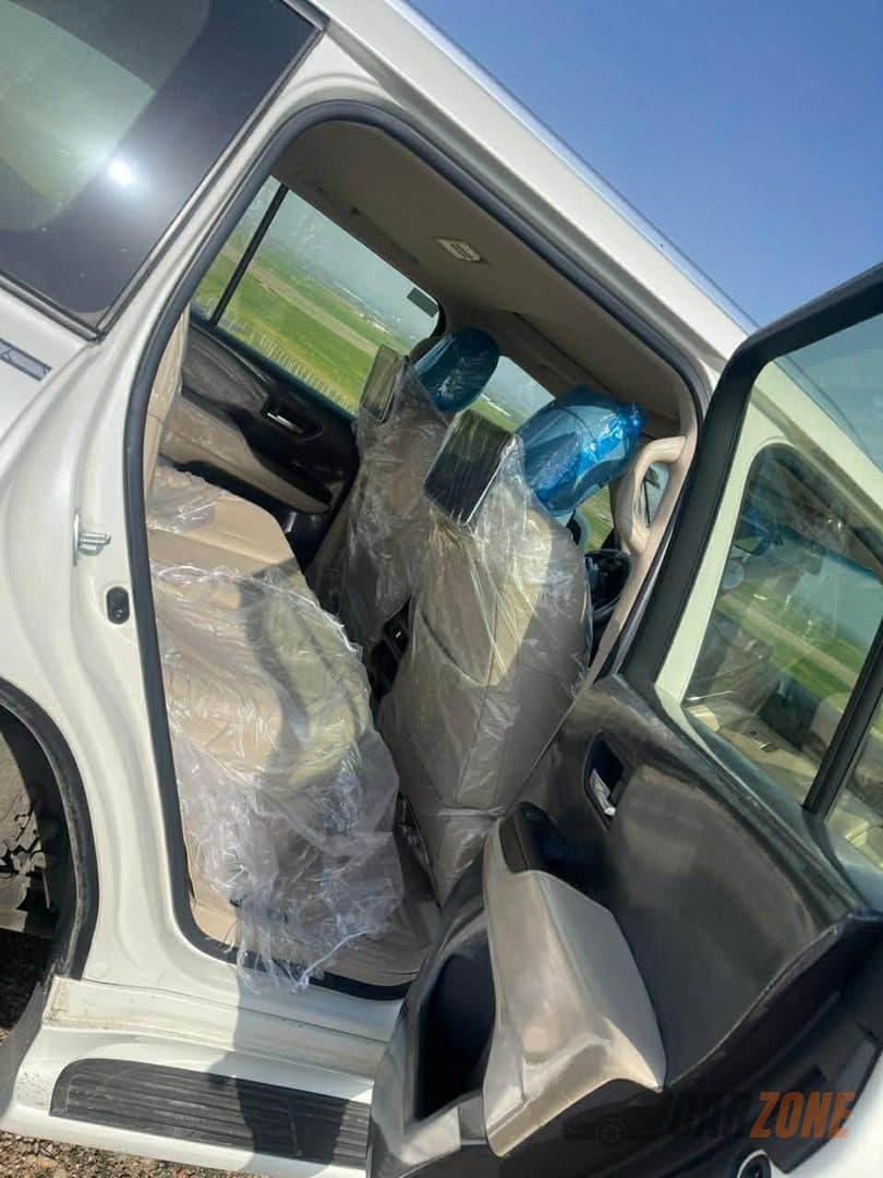 2023 تۆیۆتا لاند کروزەر GXR thumbnail 4