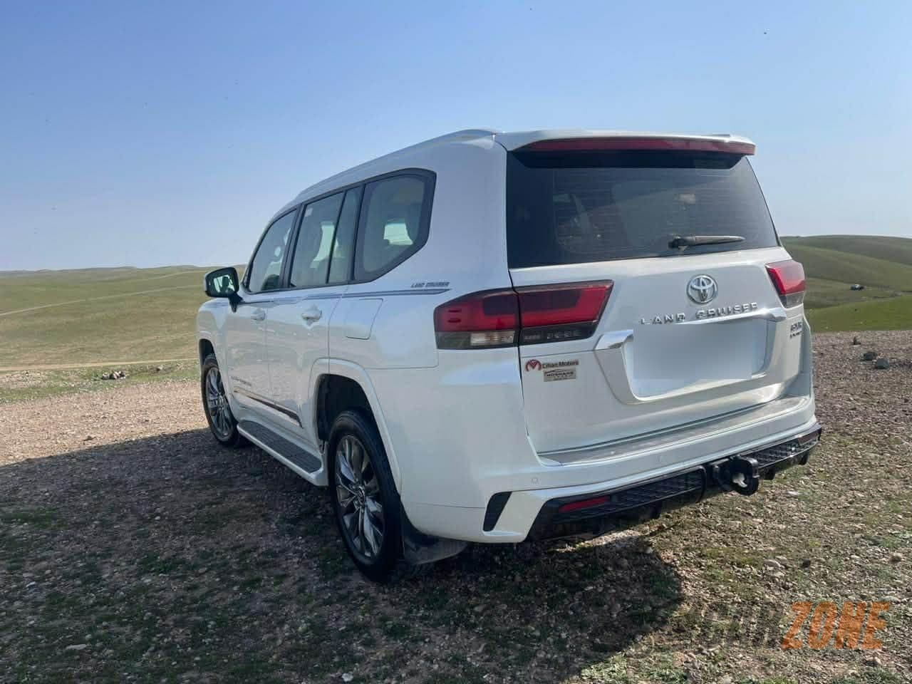2023 تۆیۆتا لاند کروزەر GXR thumbnail 6
