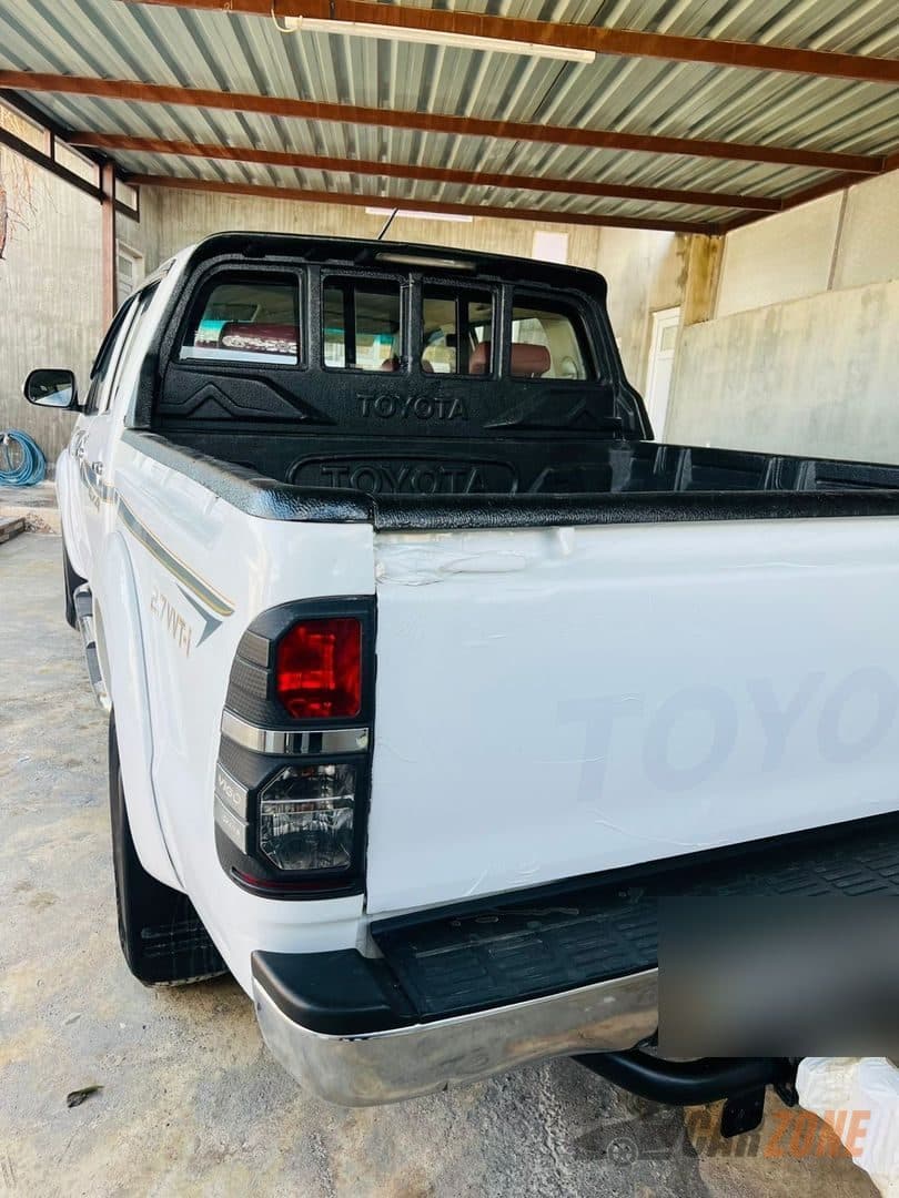 2013 Toyota Hilux thumbnail 4