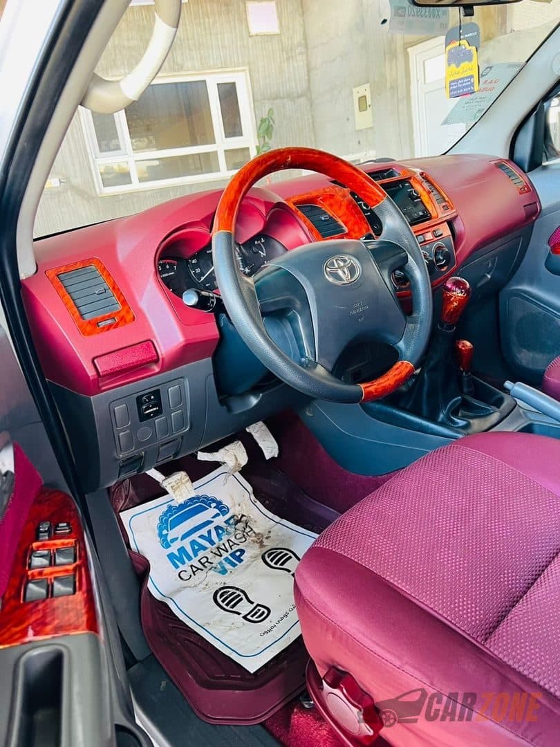 2013 Toyota Hilux thumbnail 5