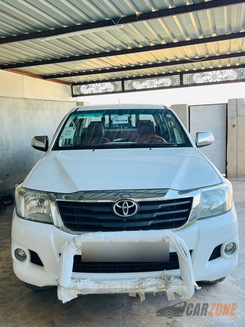 2013 Toyota Hilux thumbnail 2