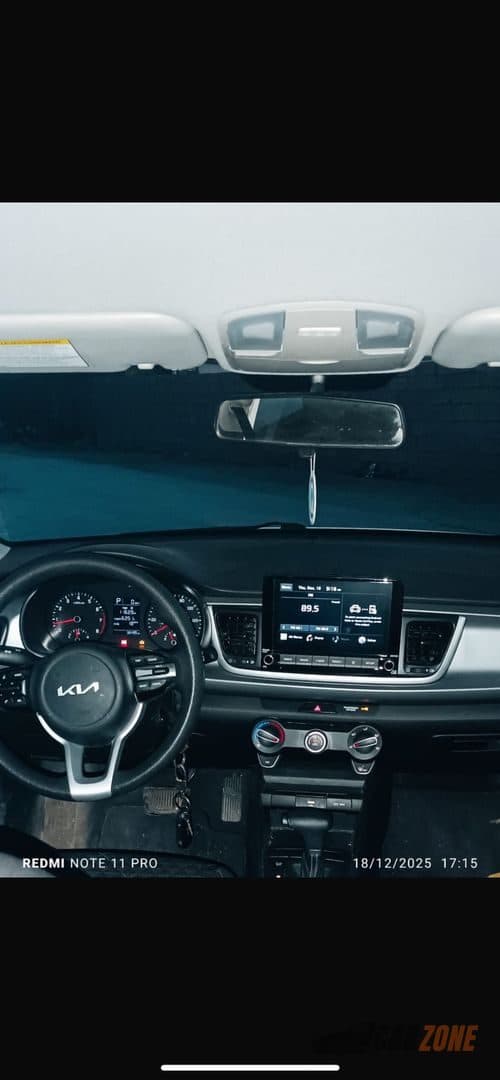 2021 Kia Rio thumbnail 4