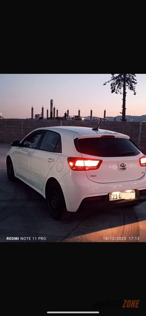 2021 Kia Rio thumbnail 8