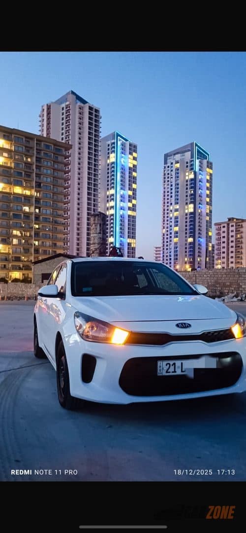 2021 Kia Rio thumbnail 2