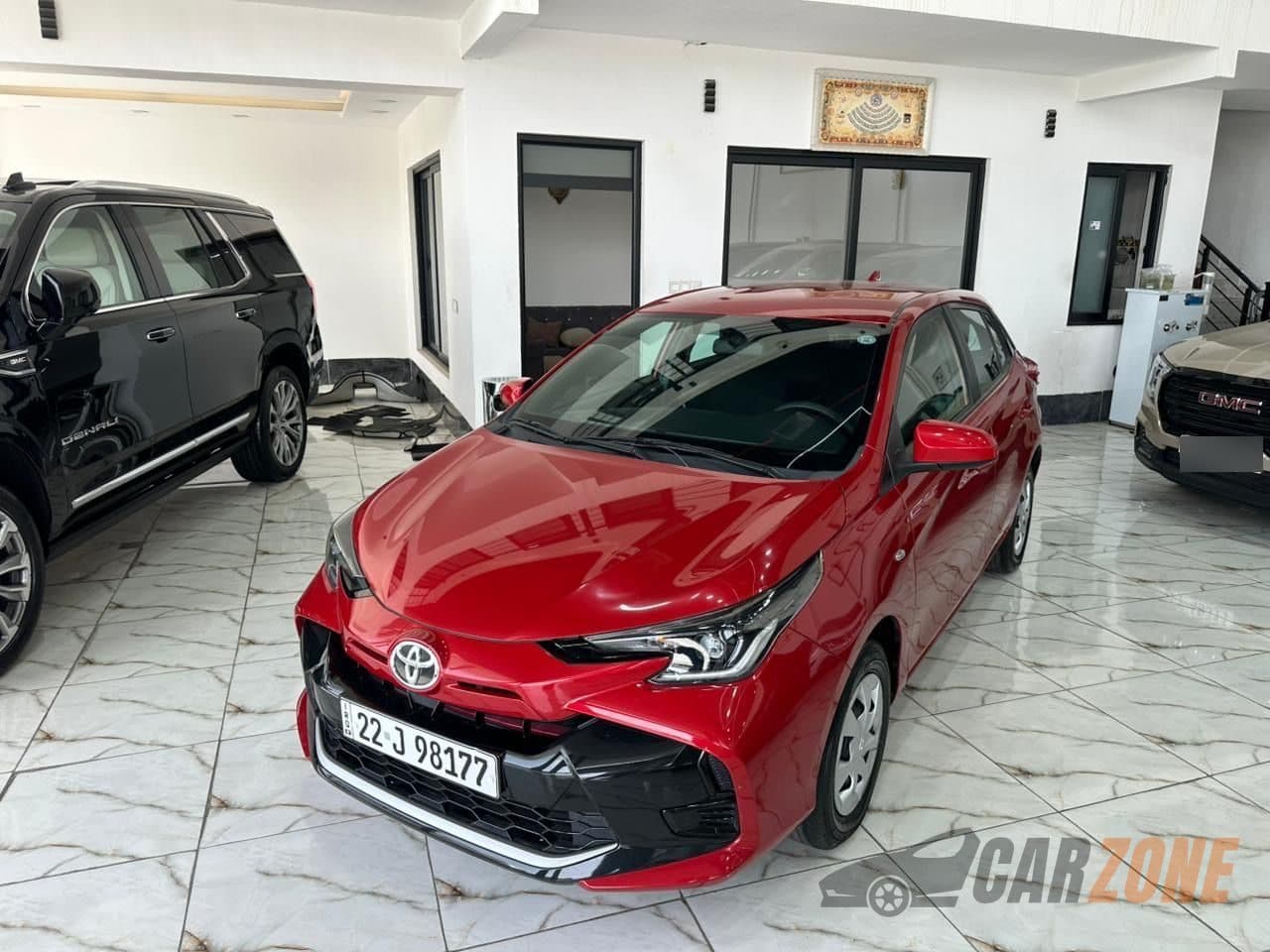 2023 Toyota Yaris thumbnail 2