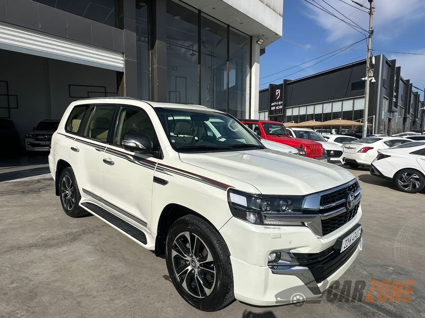 2018 Toyota Land Cruiser GXR thumbnail 3