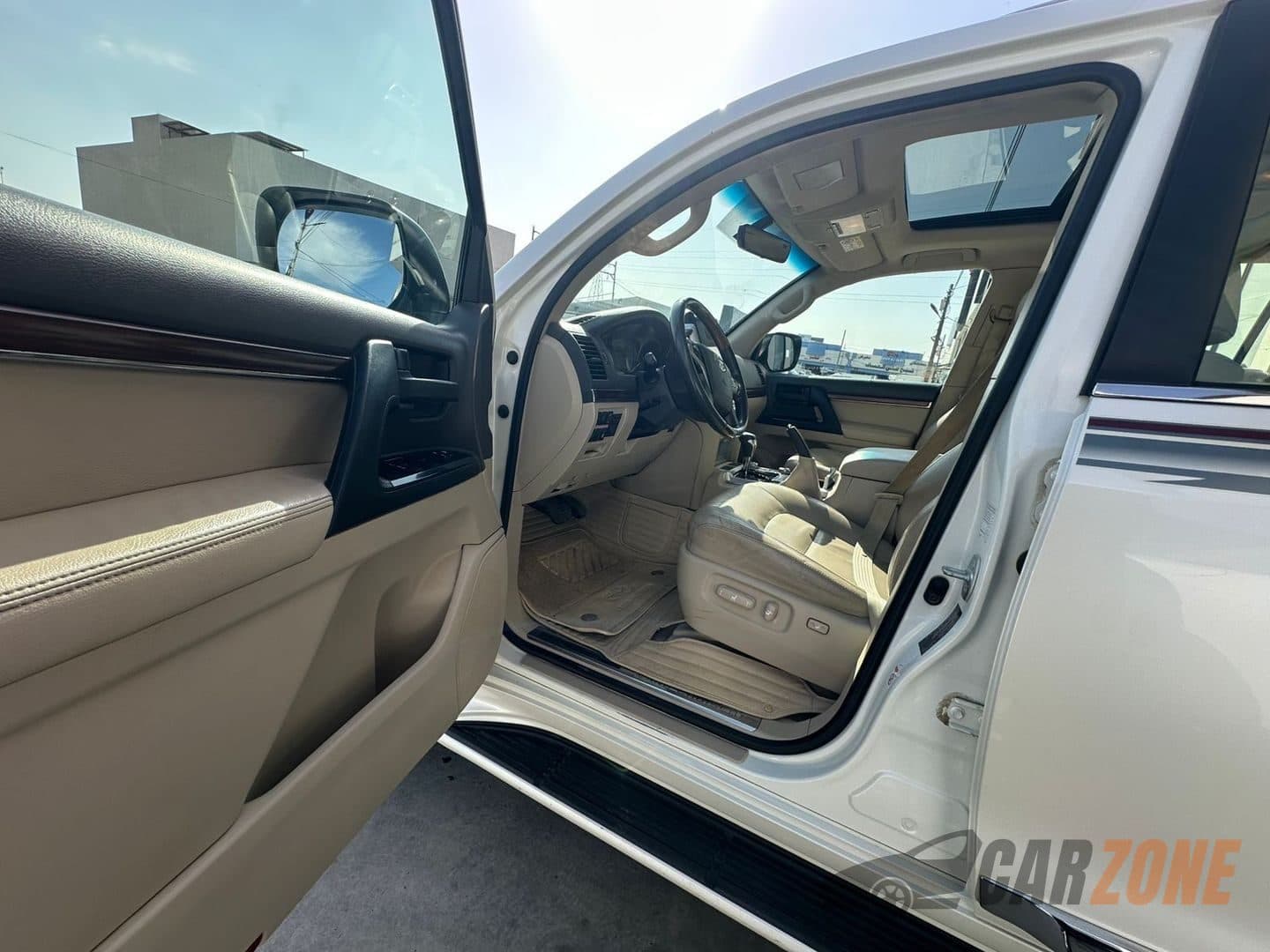 2018 Toyota Land Cruiser GXR thumbnail 5