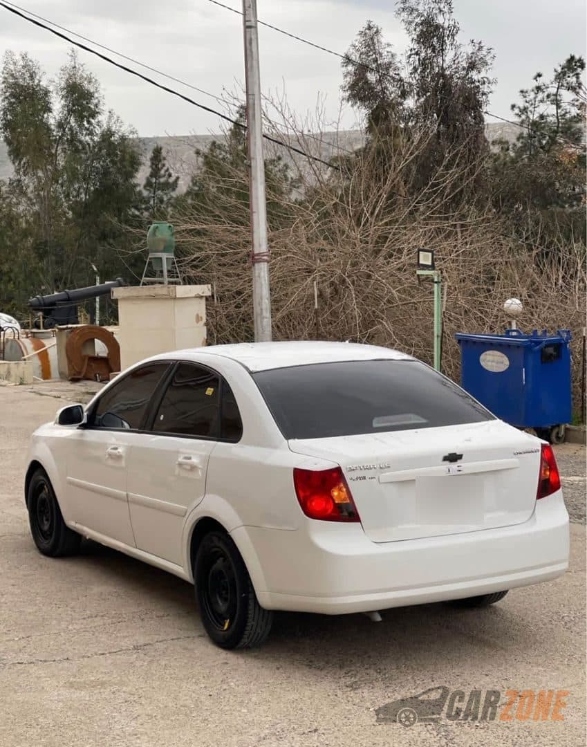 2011 Chevrolet Optra thumbnail 3