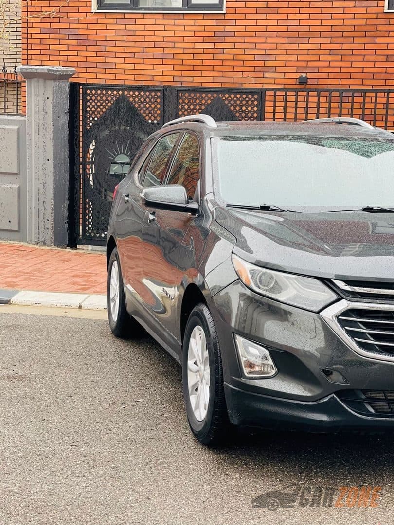 2019 Chevrolet Equinox LT thumbnail 2