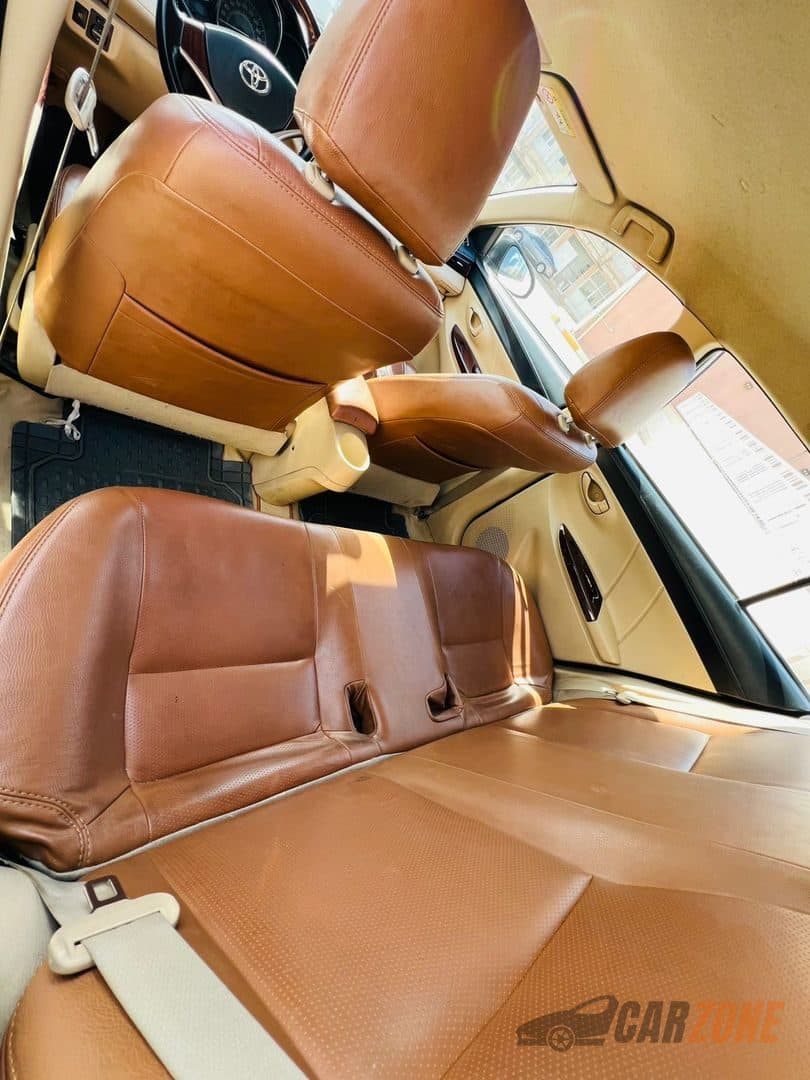 2014 Toyota Yaris SE thumbnail 6