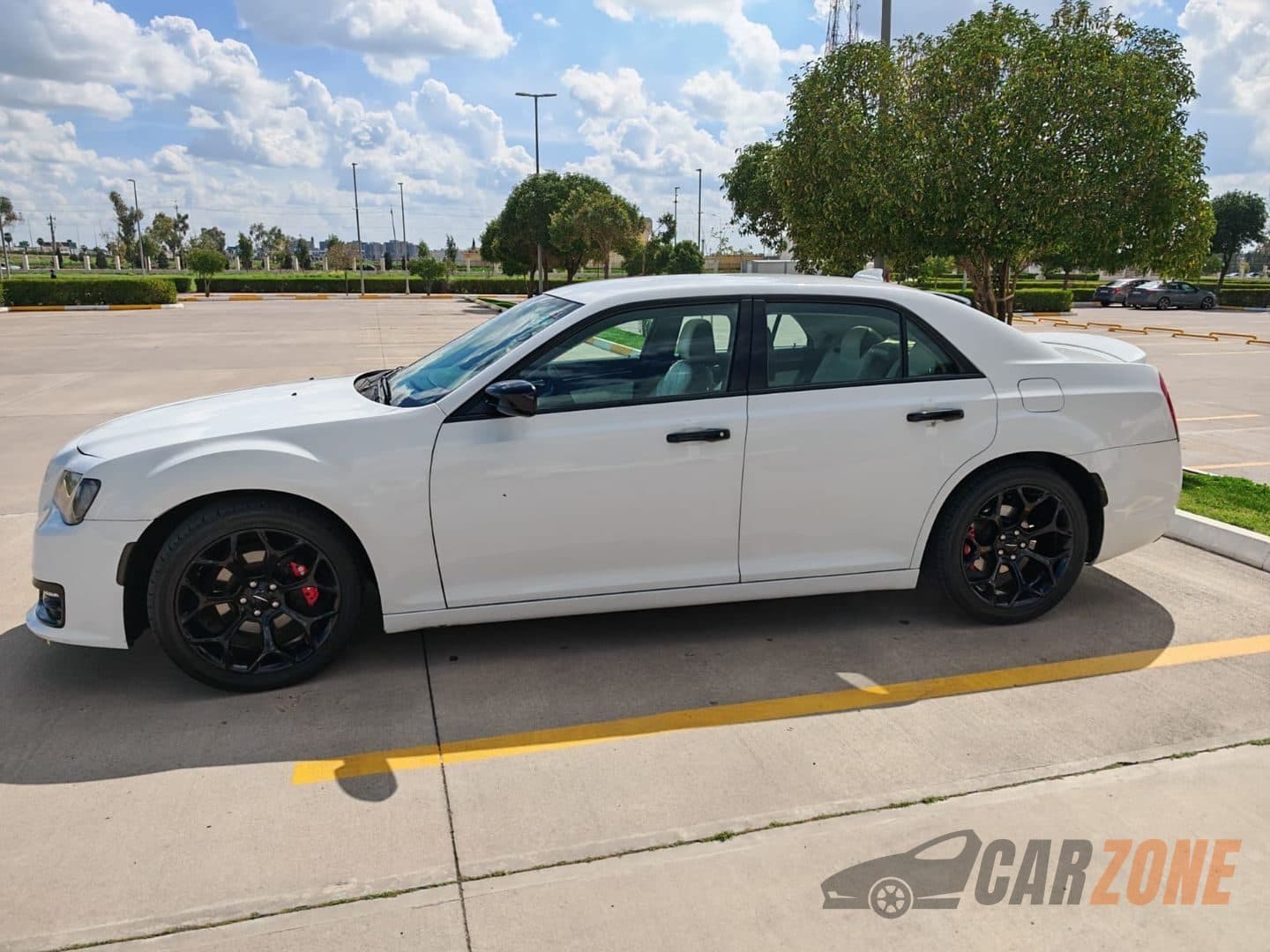 2019 کرایسلەر 300 S thumbnail 5