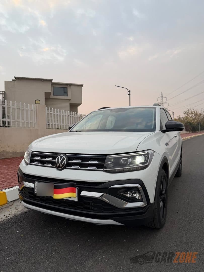 2024 Volkswagen T-Roc R-Line thumbnail 2