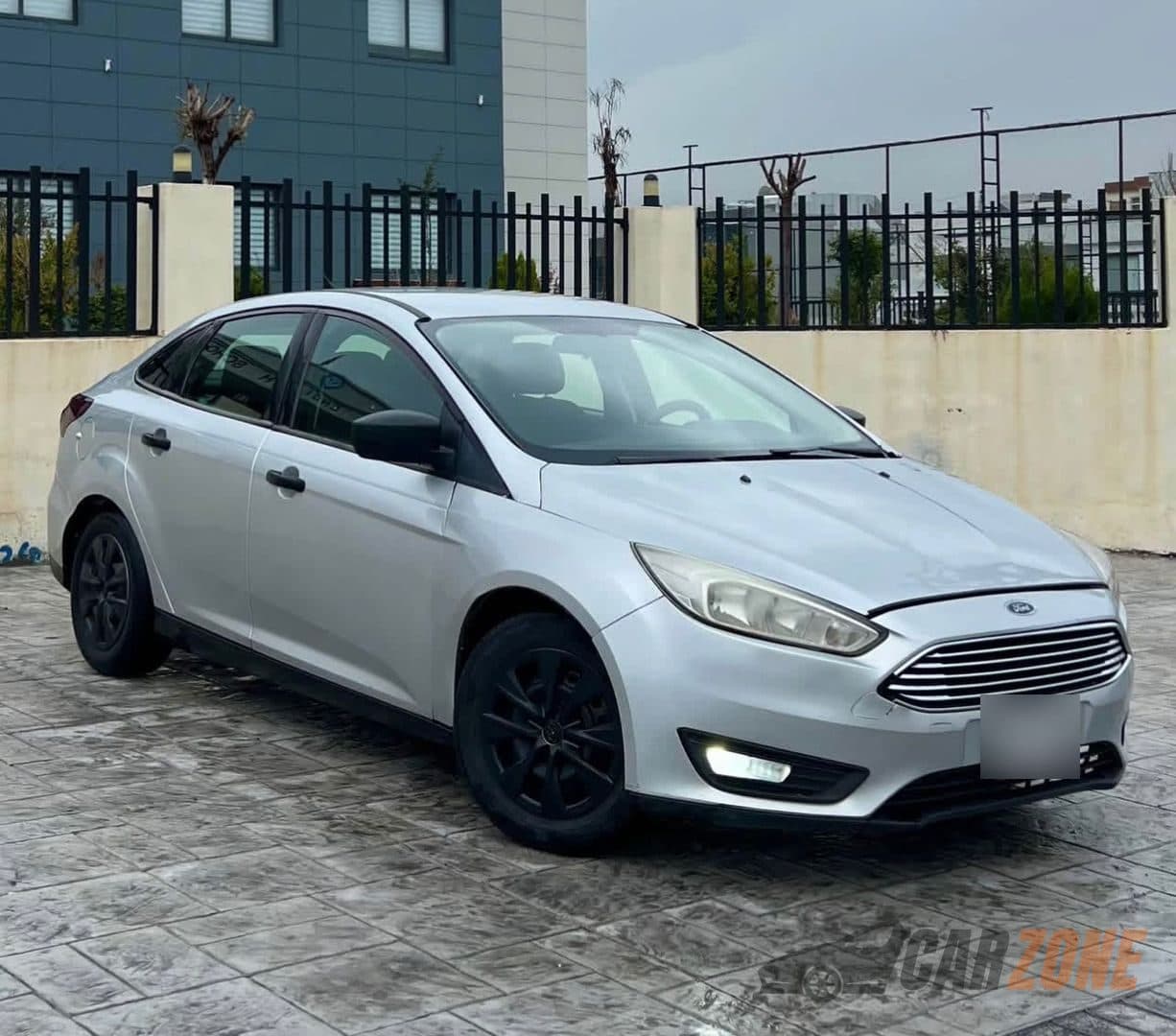 2018 Ford Focus thumbnail 2