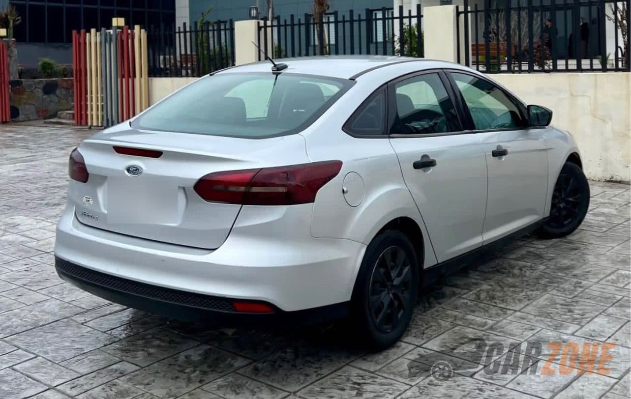 2018 Ford Focus thumbnail 4