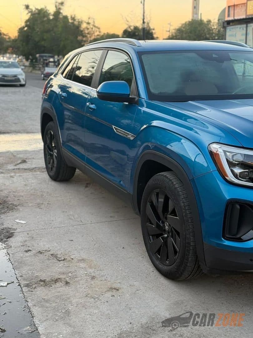 2024 Volkswagen Atlas Cross Sport thumbnail 3