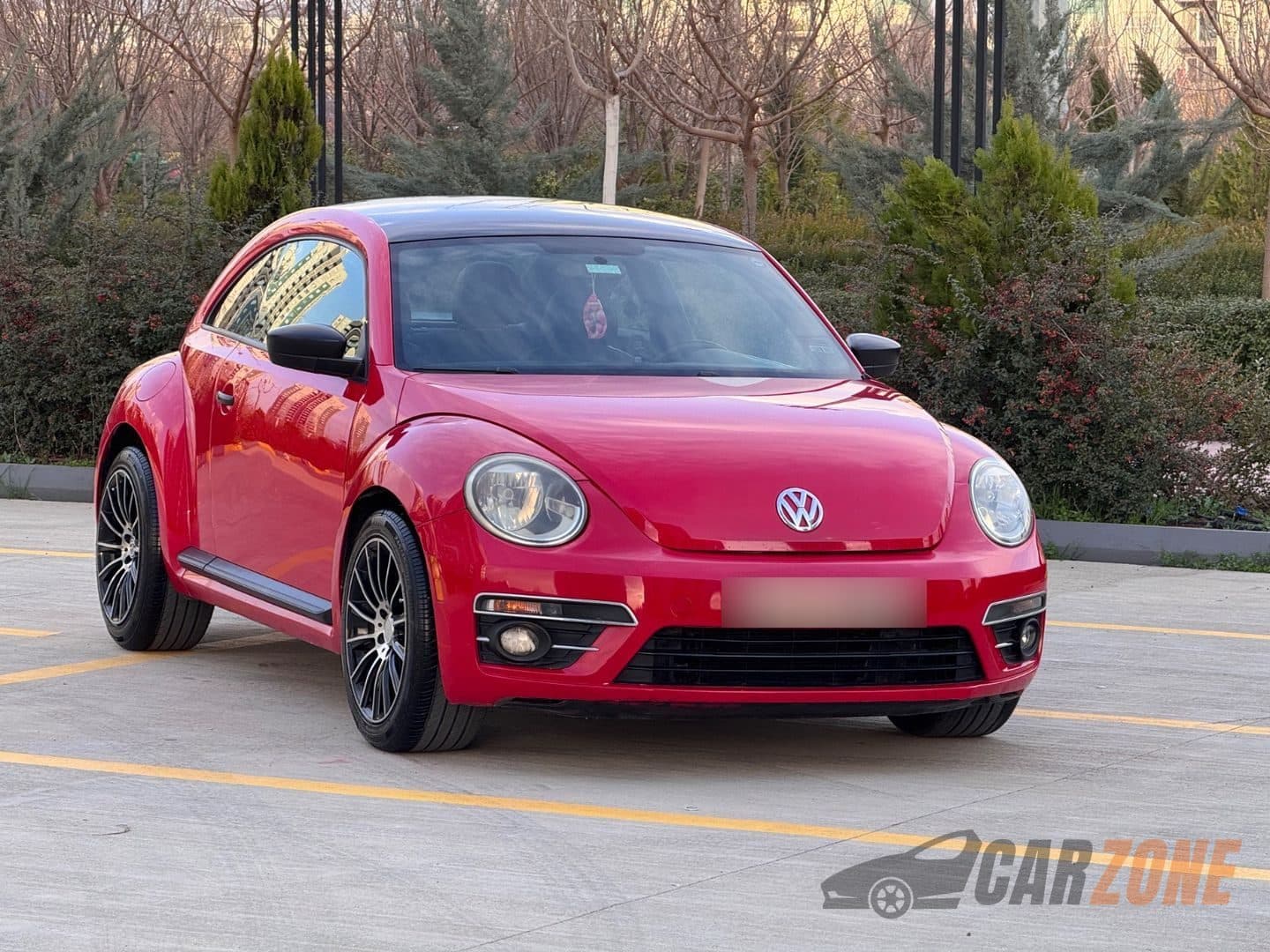 2017 Volkswagen Beetle S thumbnail 3